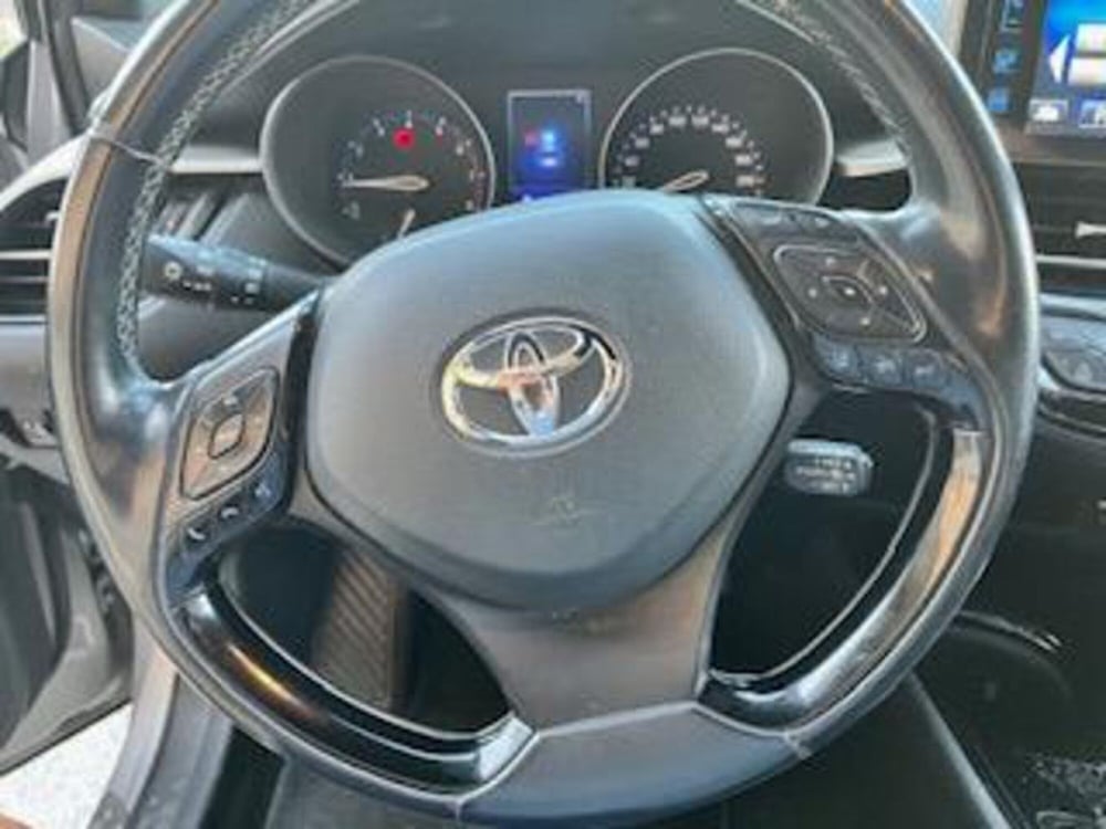 Toyota Toyota C-HR usata a Verbano Cusio Ossola (14)