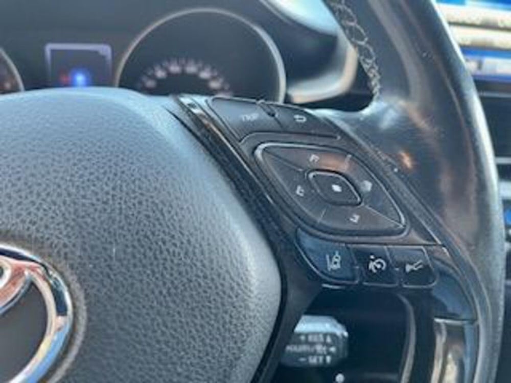 Toyota Toyota C-HR usata a Verbano Cusio Ossola (16)
