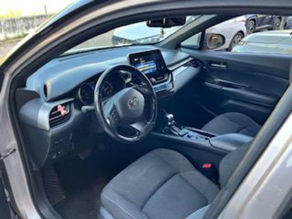 Toyota Toyota C-HR usata a Verbano Cusio Ossola (17)