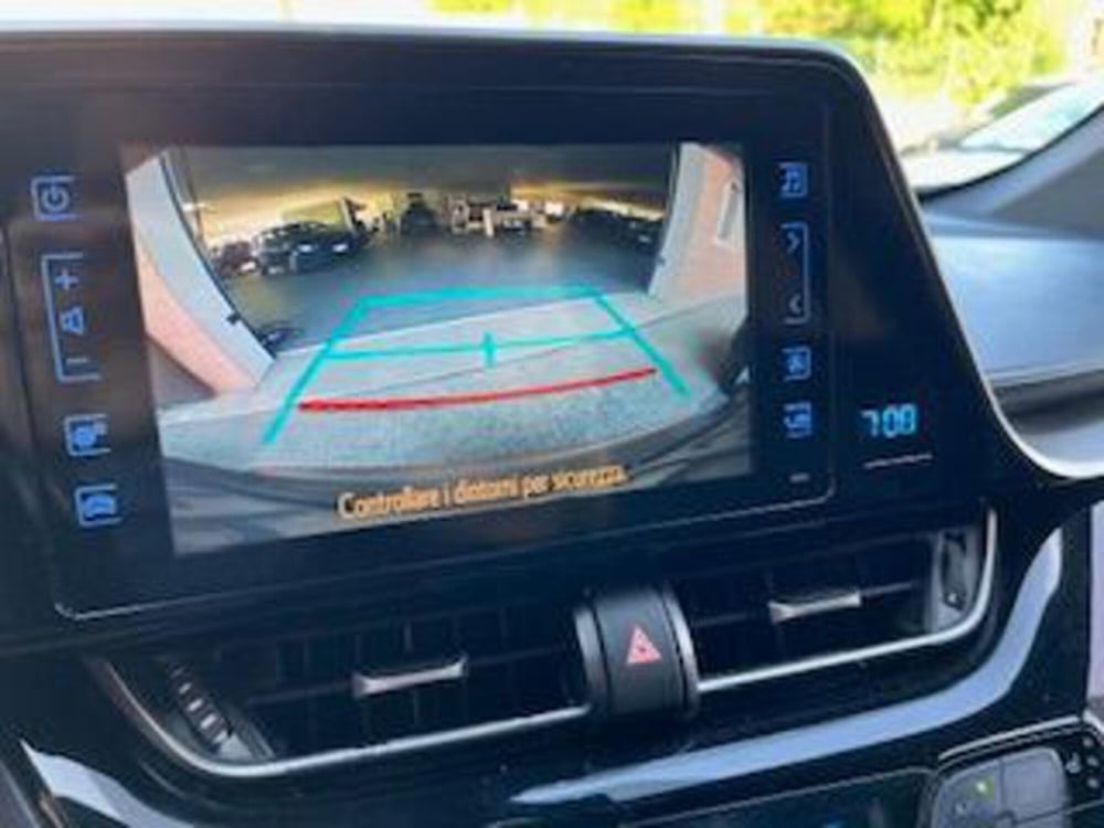 Toyota Toyota C-HR usata a Verbano Cusio Ossola (9)