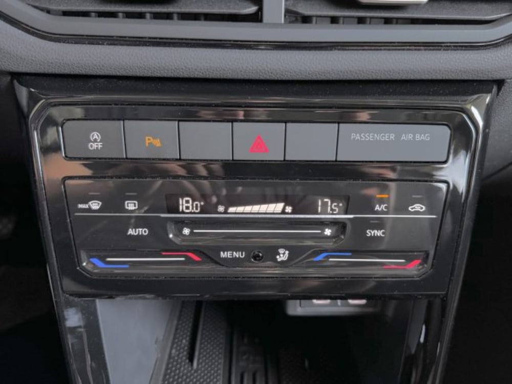 Volkswagen T-Cross nuova a Vicenza (16)