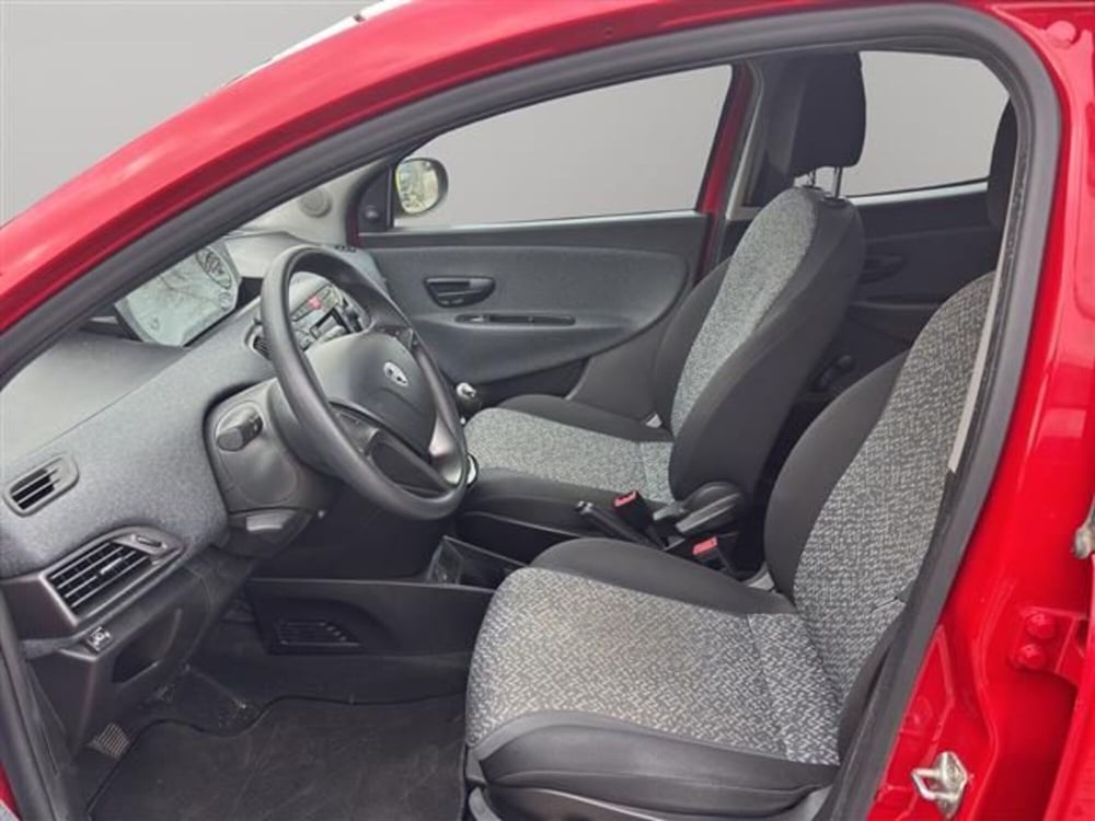 Lancia Ypsilon usata a Macerata (10)