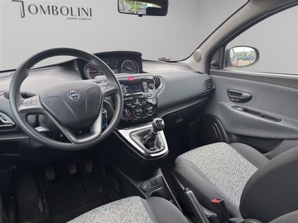 Lancia Ypsilon usata a Macerata (3)