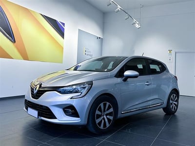 Renault Clio 1.6 E Tech full hybrid 145cv Techno qstomize van del 2021 usata a Rende