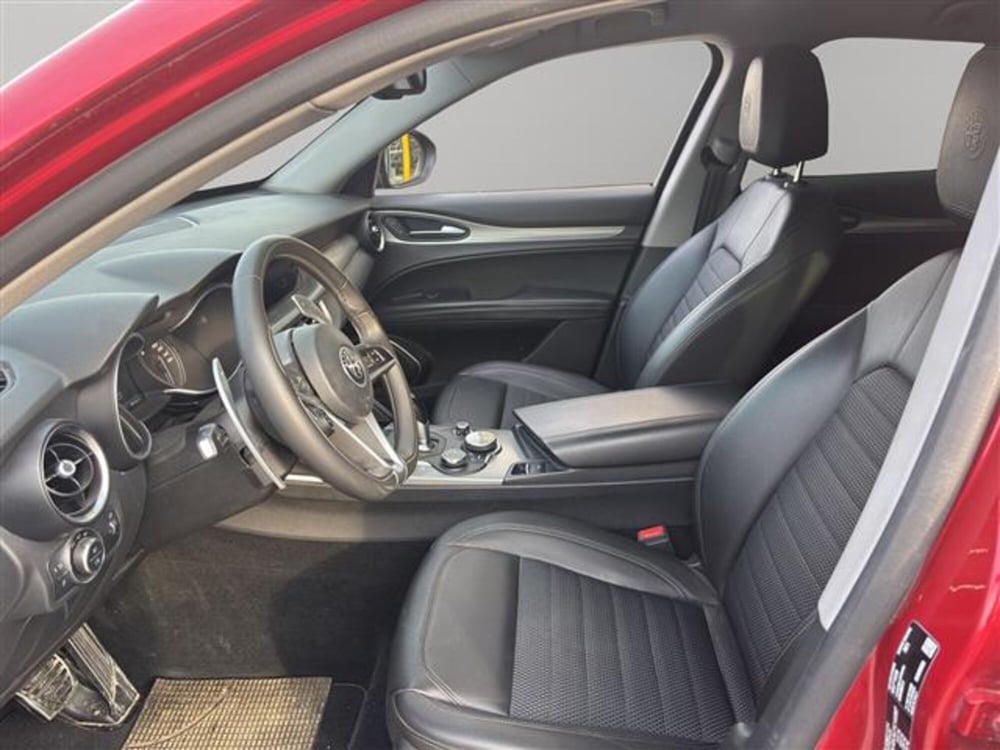 Alfa Romeo Stelvio usata a Macerata (11)