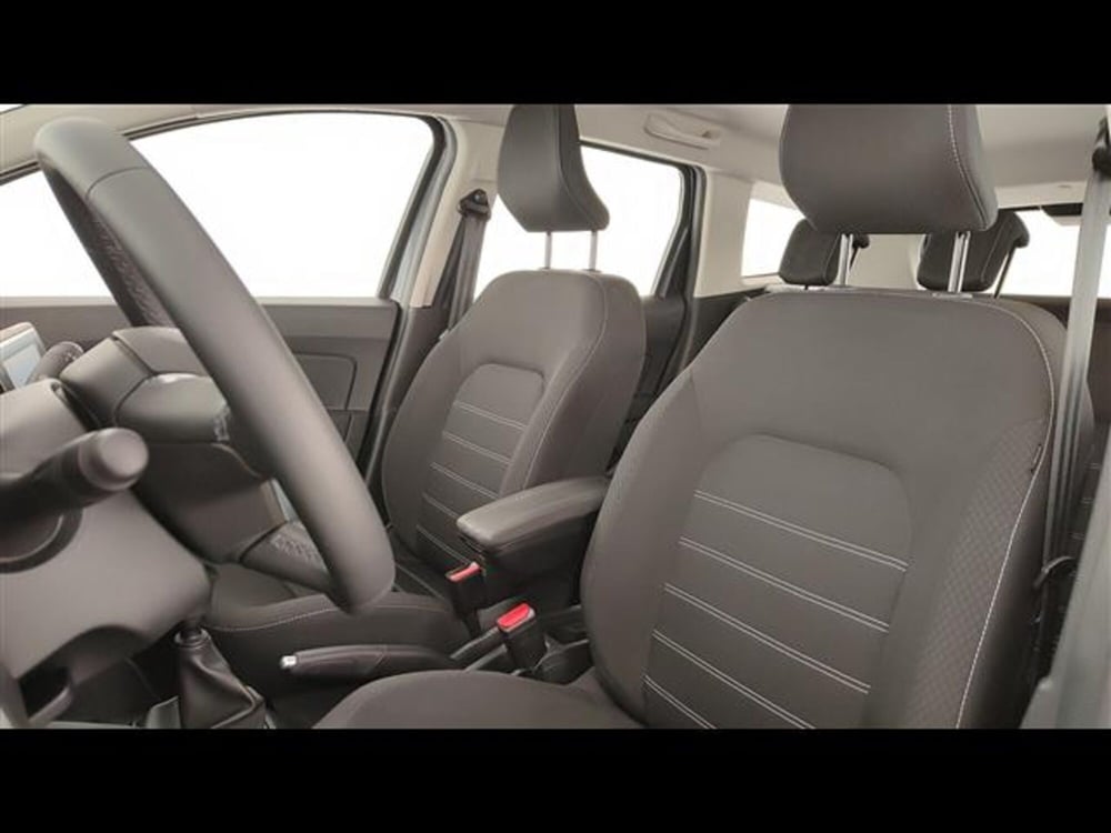 Dacia Duster usata a Milano (9)