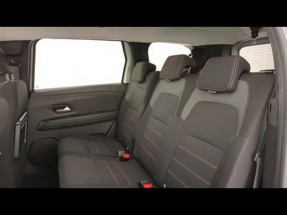 Dacia Jogger usata a Milano (10)