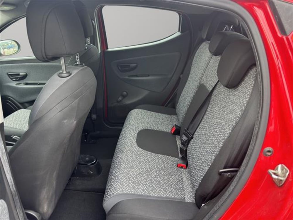 Lancia Ypsilon usata a Macerata (11)