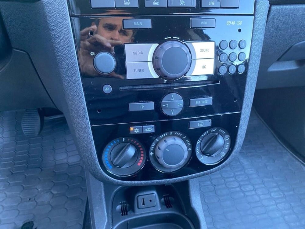Opel Corsa usata a Torino (9)