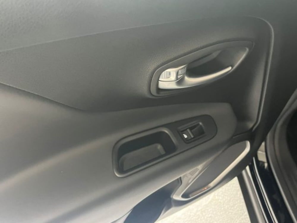 Jeep Renegade nuova a Trapani (16)