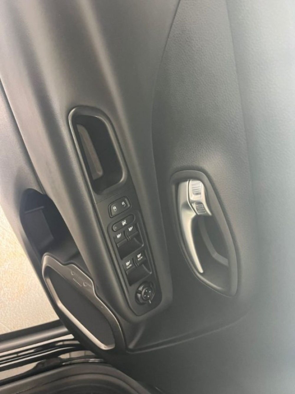 Jeep Renegade nuova a Trapani (8)