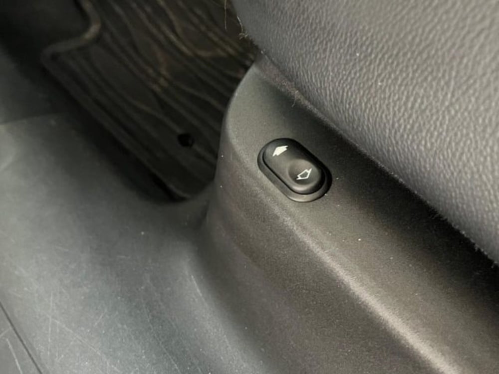 Land Rover Range Rover Velar usata a Trapani (12)