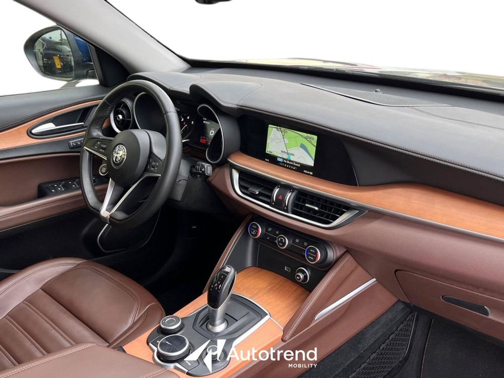 Alfa Romeo Stelvio usata a Bari (10)