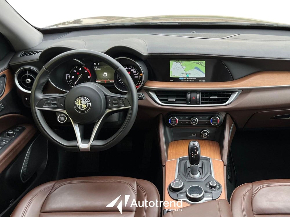 Alfa Romeo Stelvio usata a Bari (11)