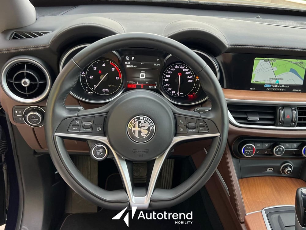 Alfa Romeo Stelvio usata a Bari (12)
