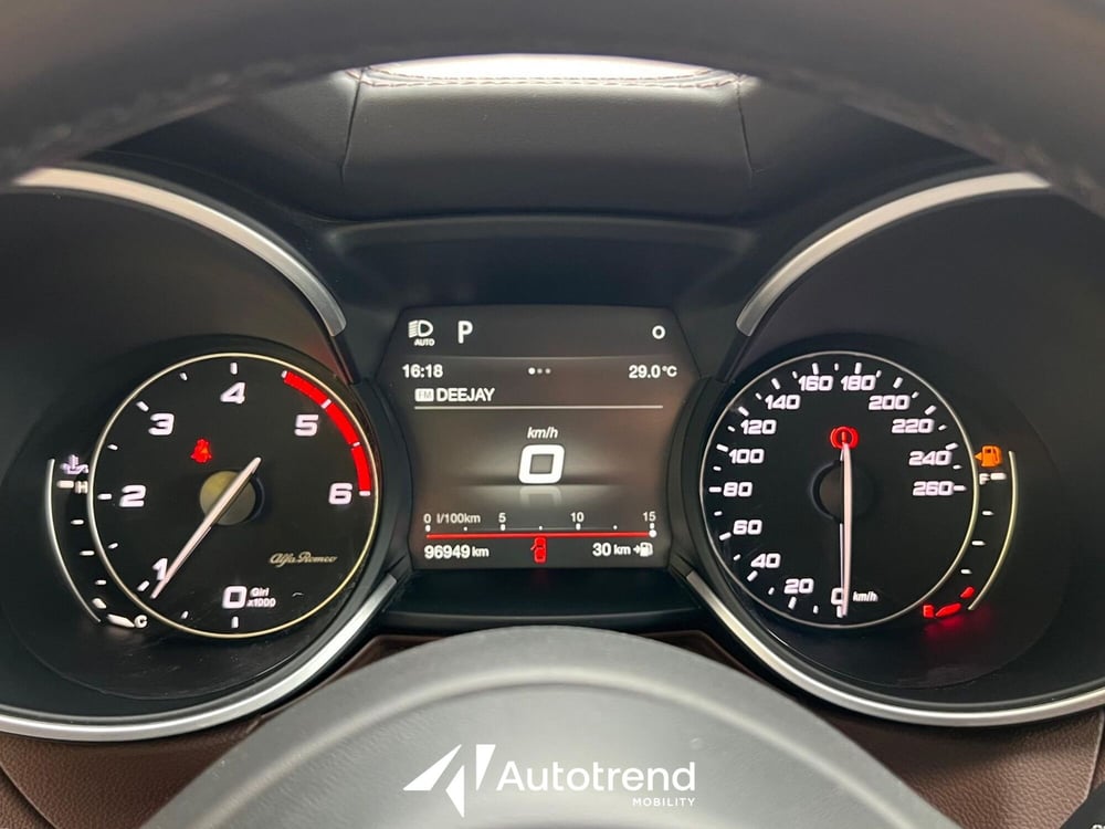 Alfa Romeo Stelvio usata a Bari (15)