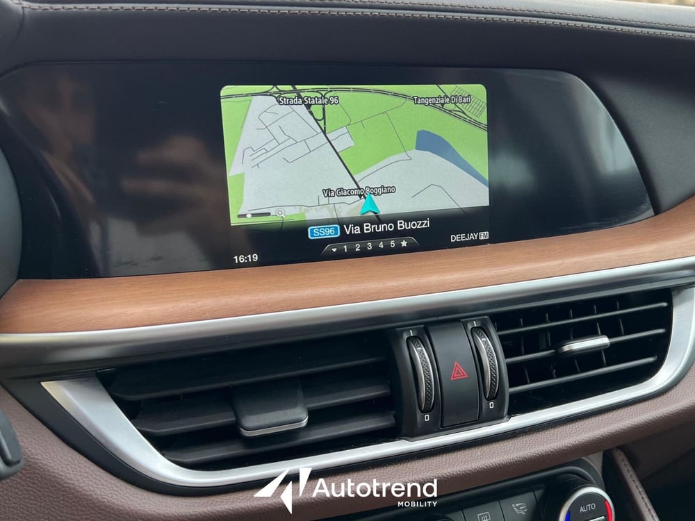 Alfa Romeo Stelvio usata a Bari (16)