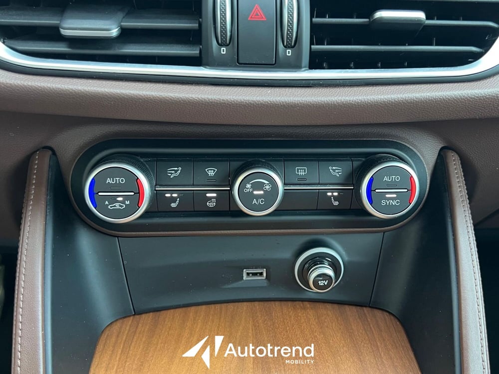 Alfa Romeo Stelvio usata a Bari (19)