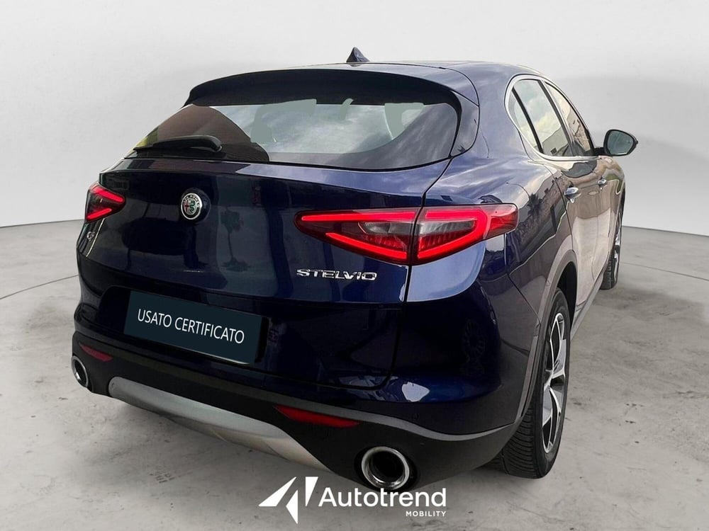 Alfa Romeo Stelvio usata a Bari (2)