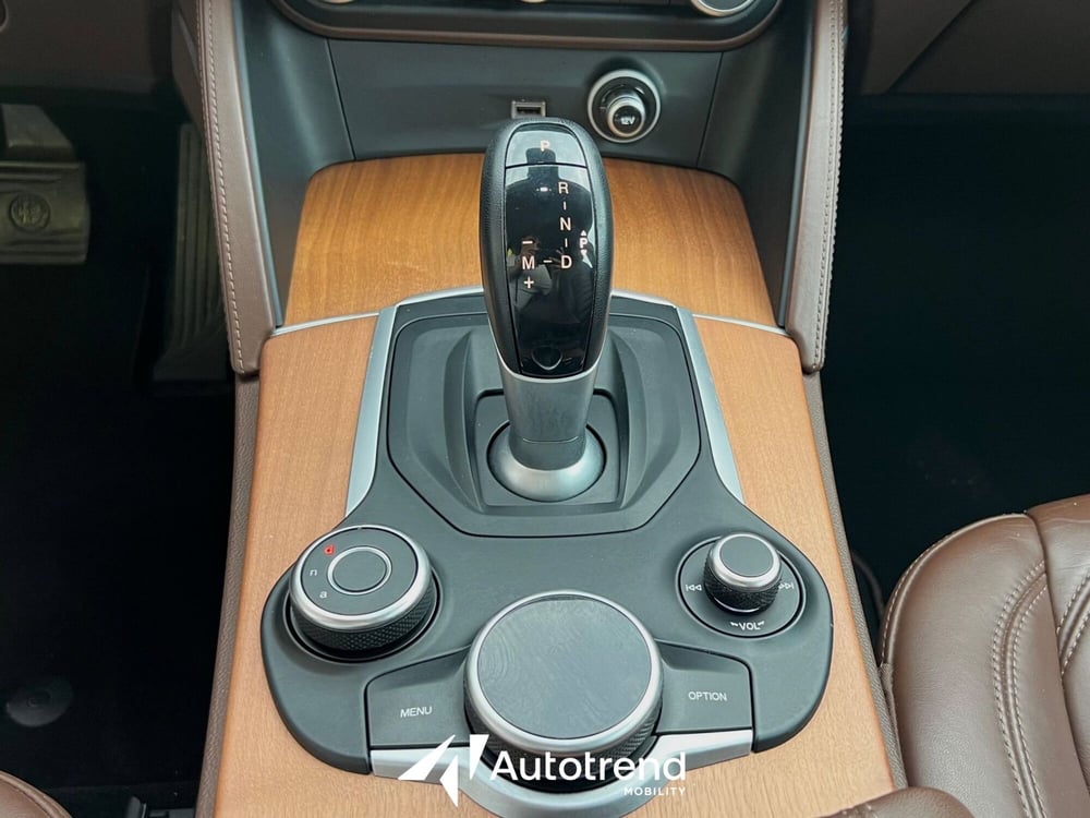 Alfa Romeo Stelvio usata a Bari (20)