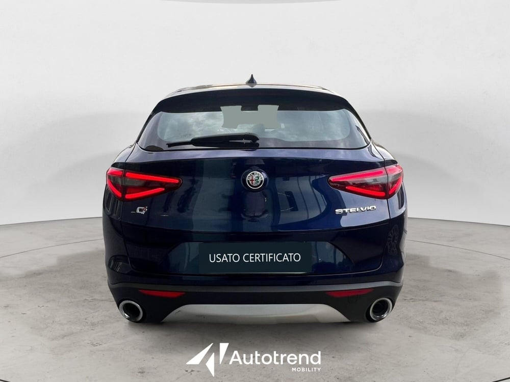 Alfa Romeo Stelvio usata a Bari (4)