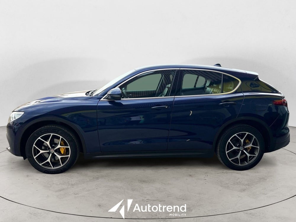 Alfa Romeo Stelvio usata a Bari (5)