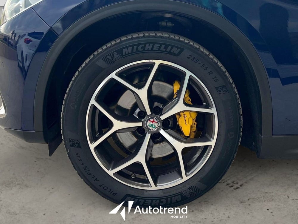Alfa Romeo Stelvio usata a Bari (6)