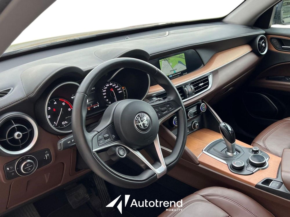 Alfa Romeo Stelvio usata a Bari (8)