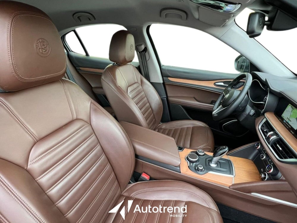 Alfa Romeo Stelvio usata a Bari (9)