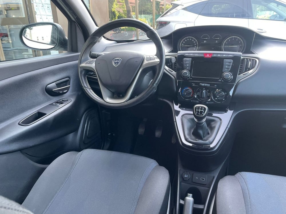 Lancia Ypsilon usata a Vercelli (10)