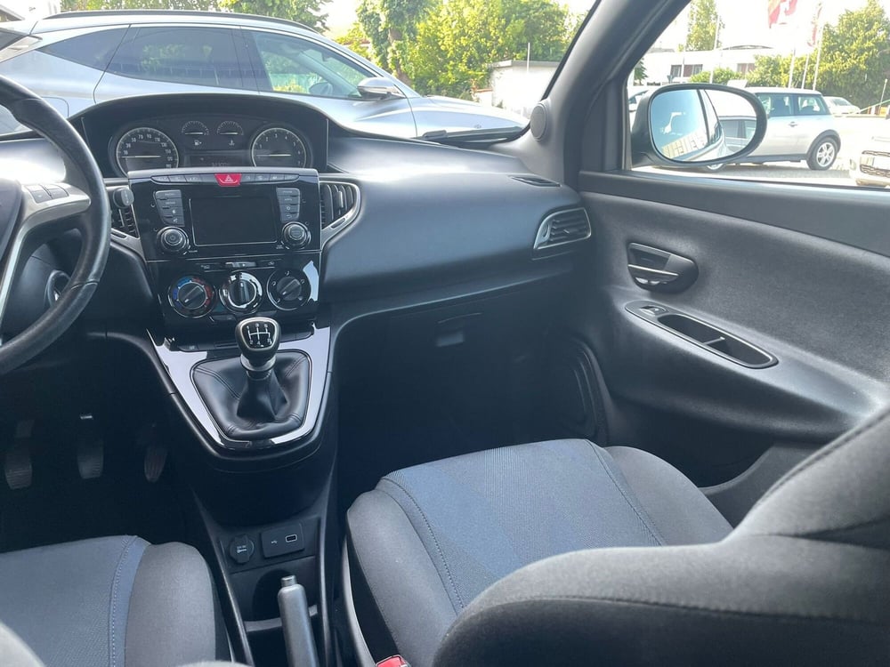 Lancia Ypsilon usata a Vercelli (11)