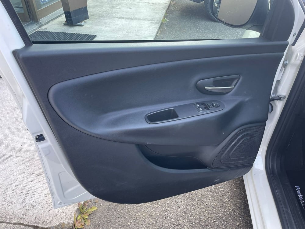 Lancia Ypsilon usata a Vercelli (16)