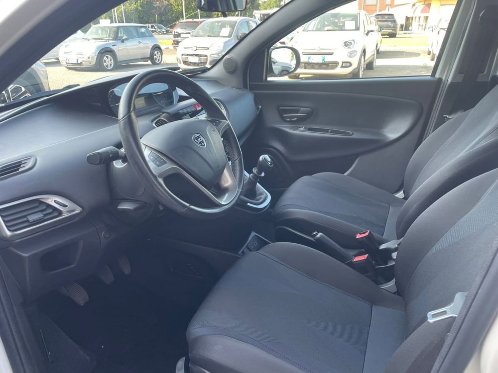 Lancia Ypsilon usata a Vercelli (18)