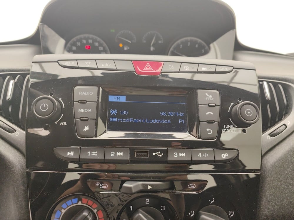 Lancia Ypsilon usata a Como (11)