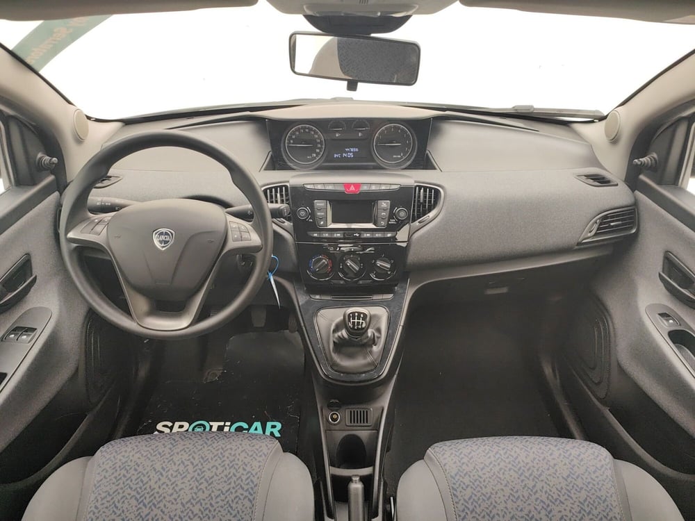 Lancia Ypsilon usata a Como (14)