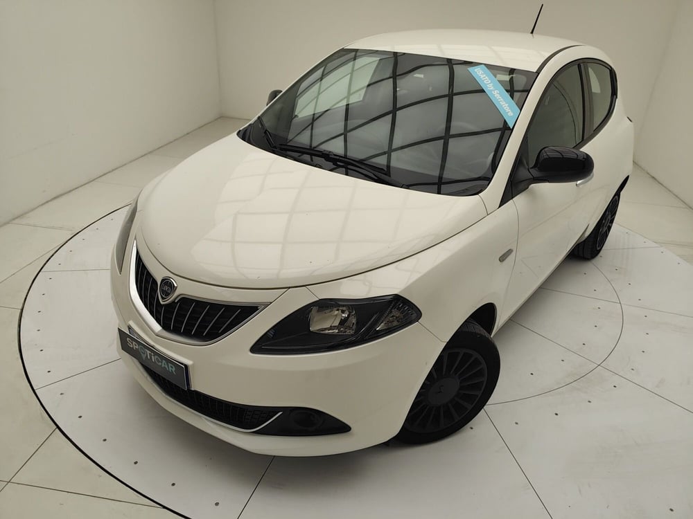 Lancia Ypsilon usata a Como (15)