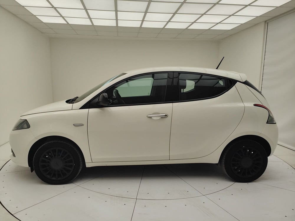 Lancia Ypsilon usata a Como (4)