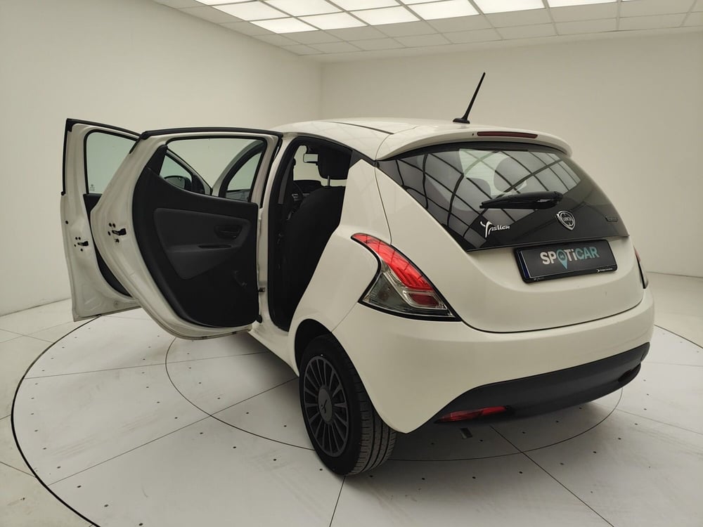 Lancia Ypsilon usata a Como (7)