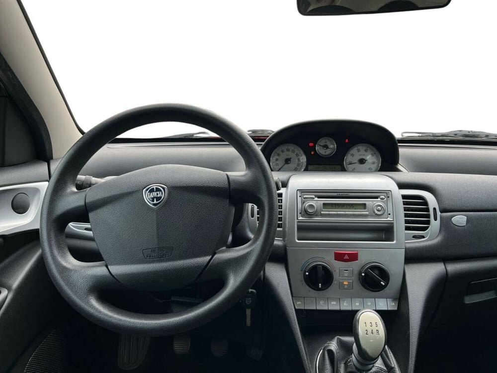 Lancia Ypsilon usata a Sondrio (8)