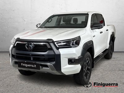 Toyota Hilux 2.8 d-4d 48V double cab Invincible auto nuova a Civate