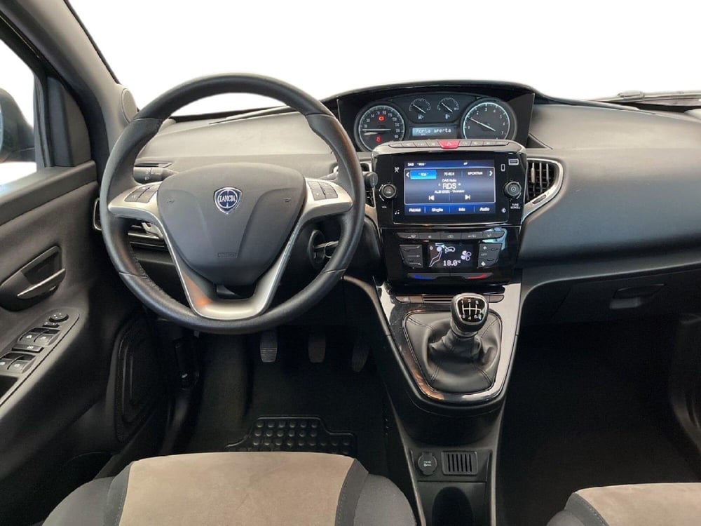 Lancia Ypsilon usata a Torino (11)