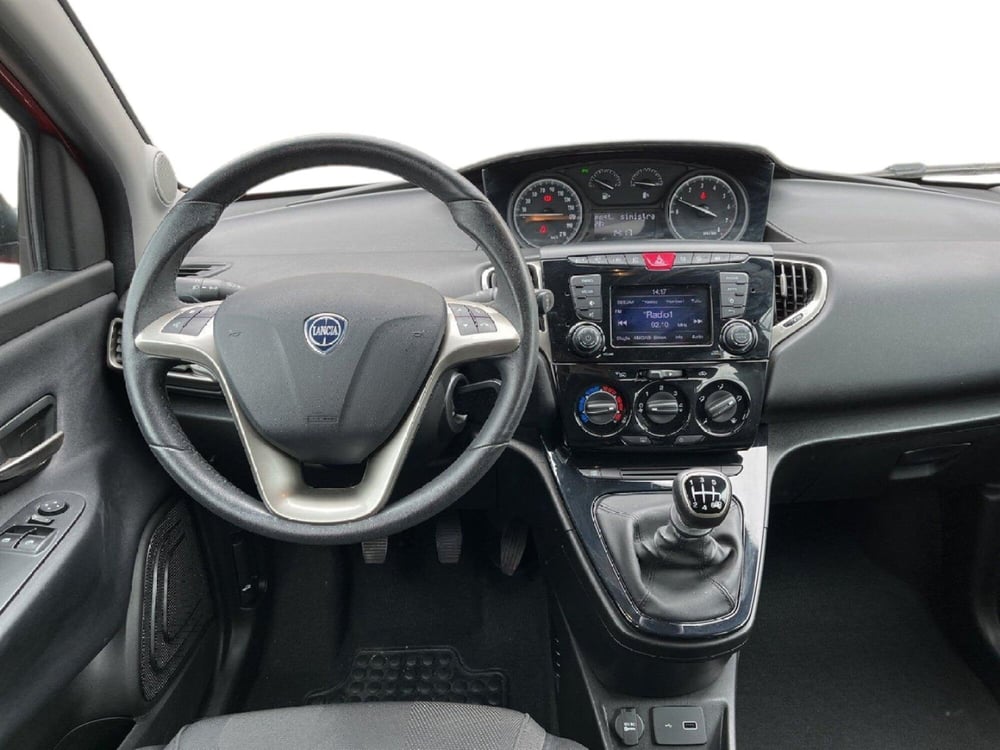Lancia Ypsilon usata a Torino (10)