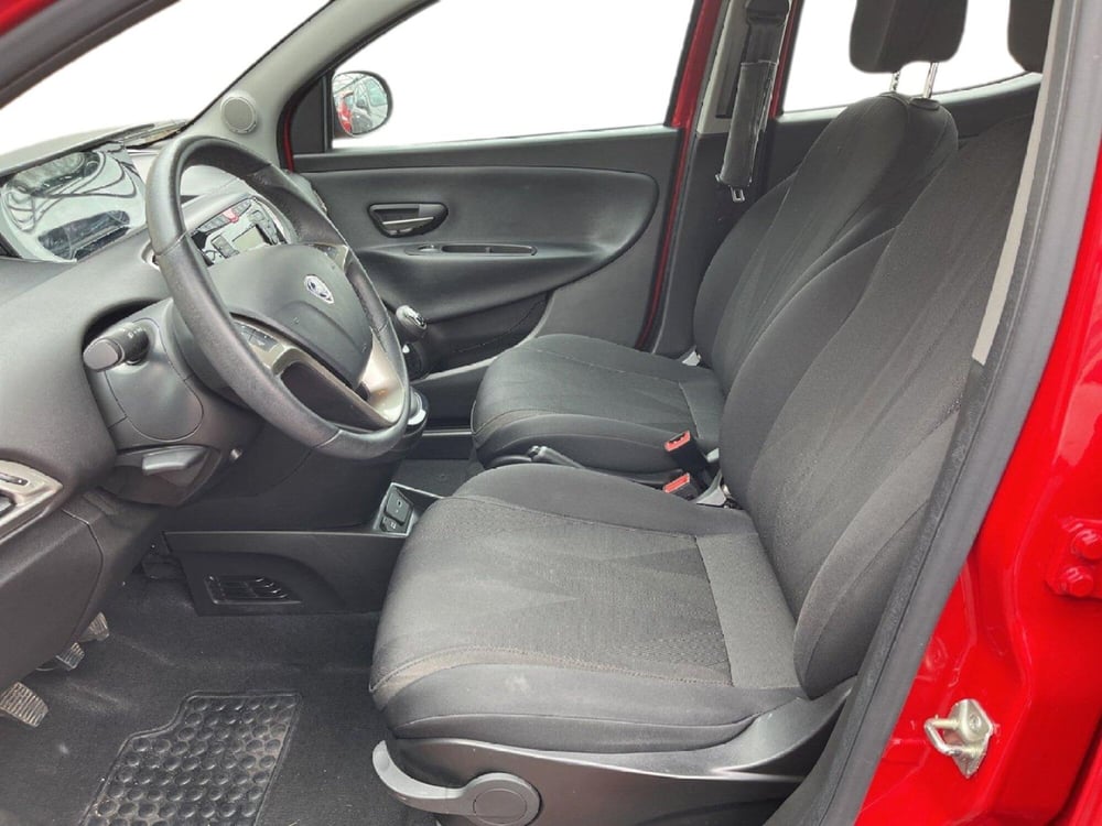 Lancia Ypsilon usata a Torino (9)