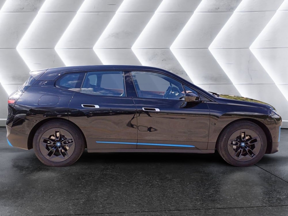 BMW iX usata a Genova (5)