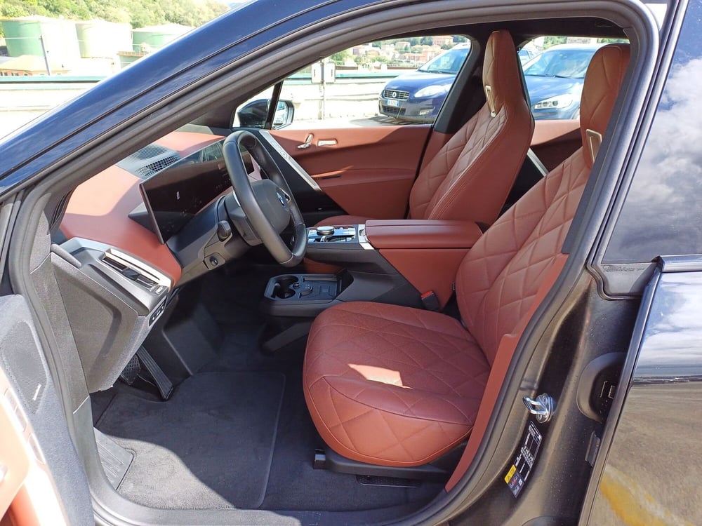 BMW iX usata a Genova (7)