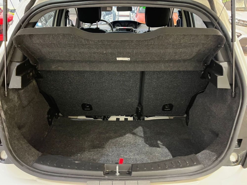 Lancia Ypsilon usata a Milano (10)