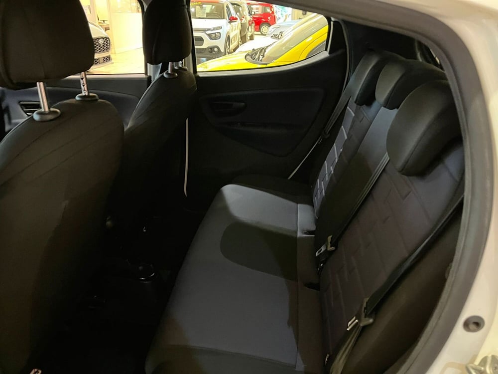 Lancia Ypsilon usata a Milano (13)