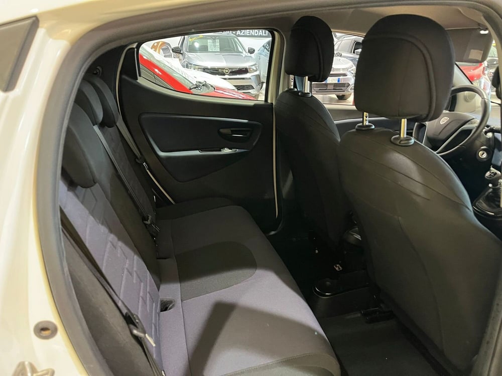 Lancia Ypsilon usata a Milano (14)