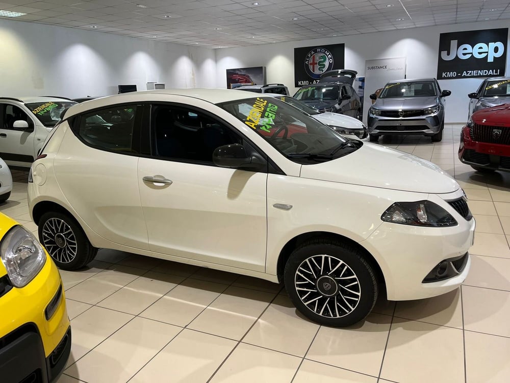 Lancia Ypsilon usata a Milano (5)