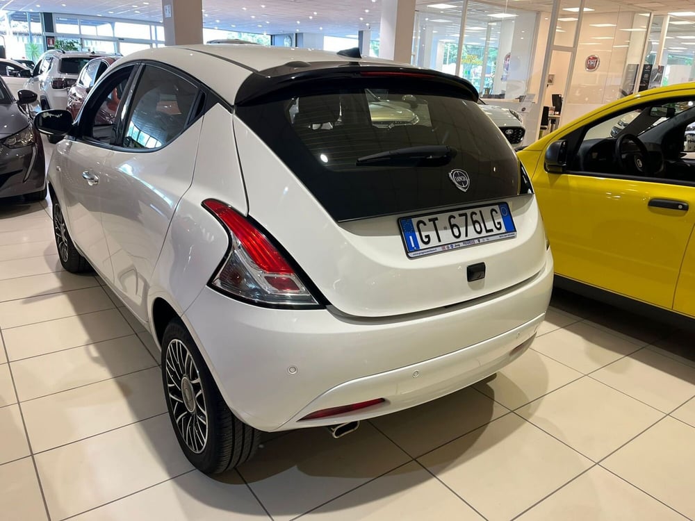Lancia Ypsilon usata a Milano (6)